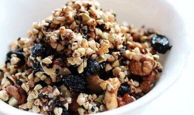 grano saraceno con frutta secca per dimagrire